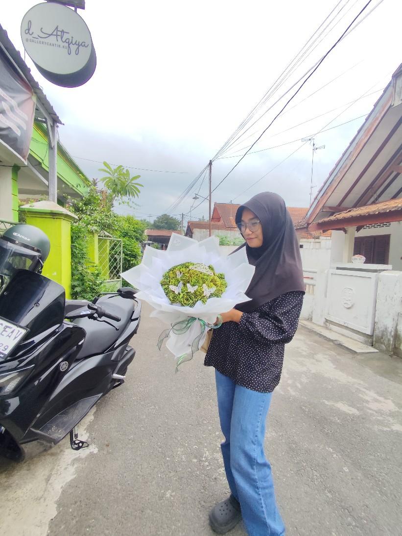 Product detail media - 1