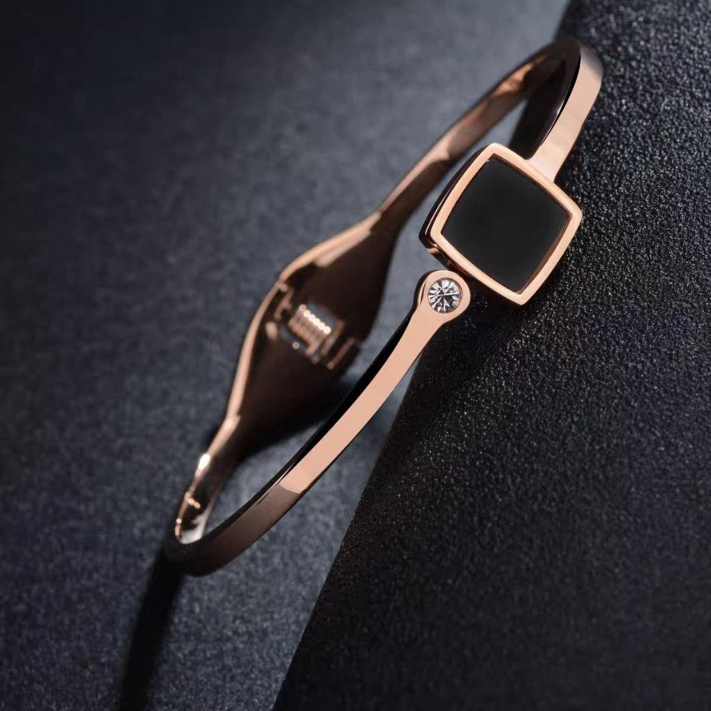 Product detail media - 1